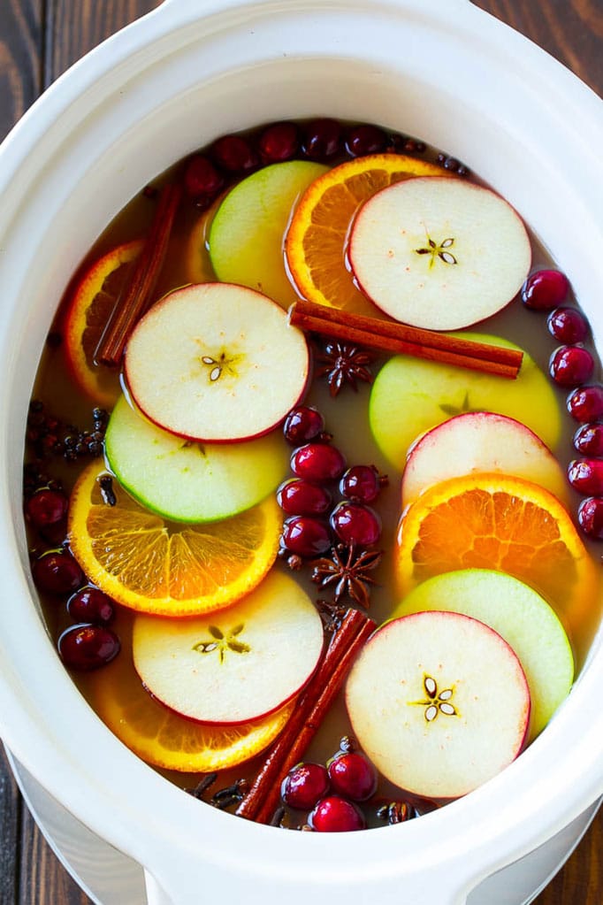 Slow Cooker Apple Cider | Mulled Apple Cider | Crockpot Apple Cider #cider #apple #applecider #drink #crockpot #slowcooker #fuyos Slow cooker apple cider garnished with apple slices, oranges, cranberries, cinnamon sticks and spices.