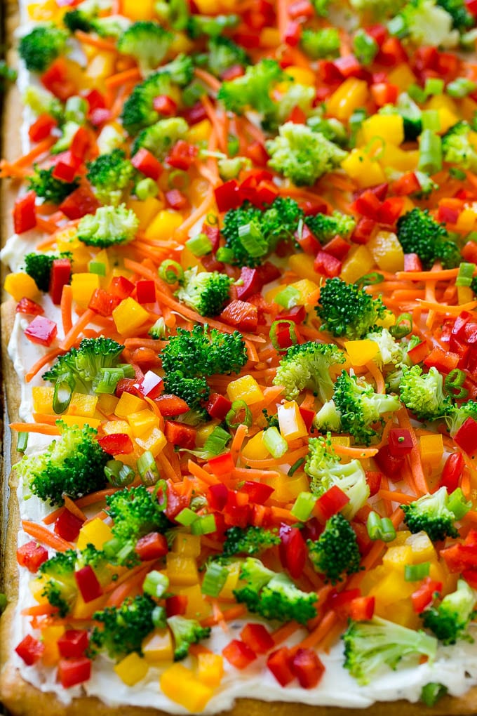 Veggie Pizza Recipe | Crescent Veggie Pizza | Vegetable Pizza Recipe | Holiday Appetizer | Homemade Veggie Pizza #pizza #veggies #vegetarian #appetizer #fuyos Veggie pizza on a crescent roll crust with colorful fresh vegetables.