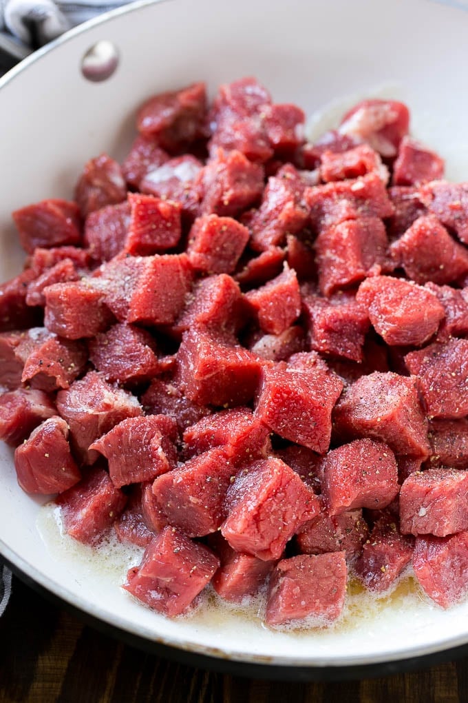 Steak Bites in Garlic Butter Recipe | Garlic Steak | Sirloin Steak Recipe | Steak Appetizer #steak #lowcarb #keto #fuyos #dinner Cubes of raw beef seasoned with salt and black pepper.