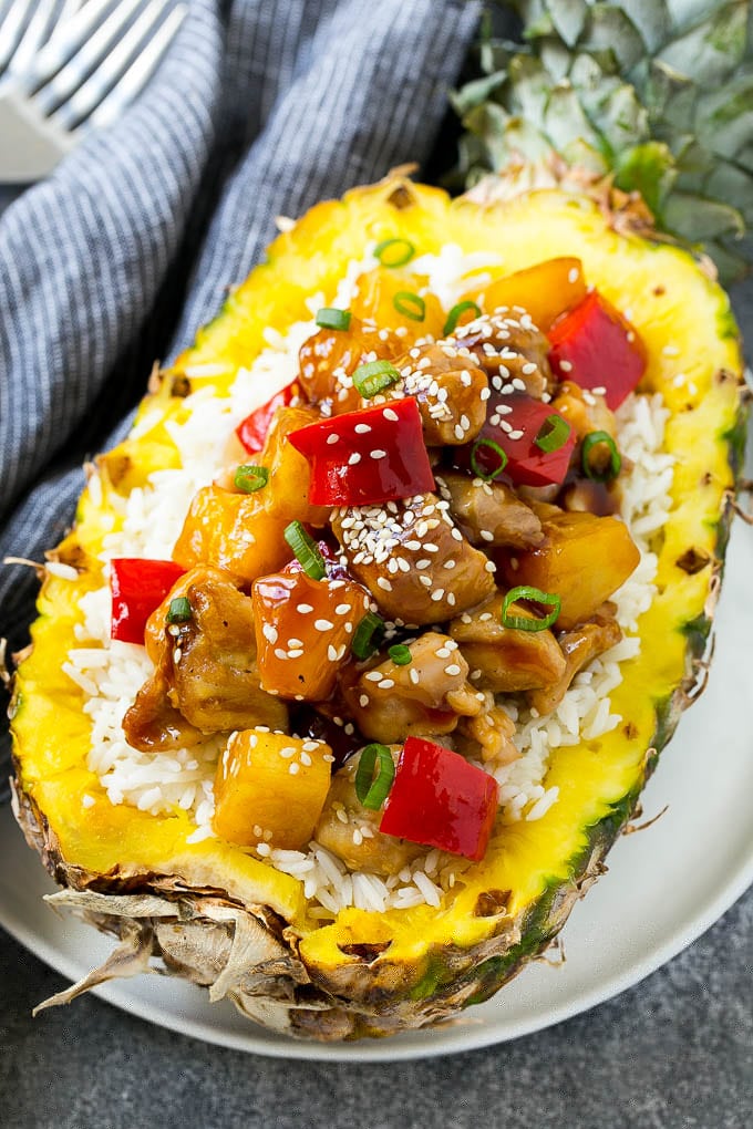 Pineapple Chicken | Hawaiian Chicken | Chicken Stir Fry #pineapple #chicken #dinner #stirfry #fuyos Pineapple chicken stir fry over rice served inside half a pineapple.
