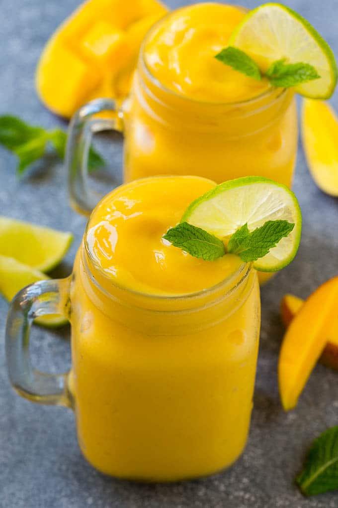 Mango smoothie in a mason jar mug.