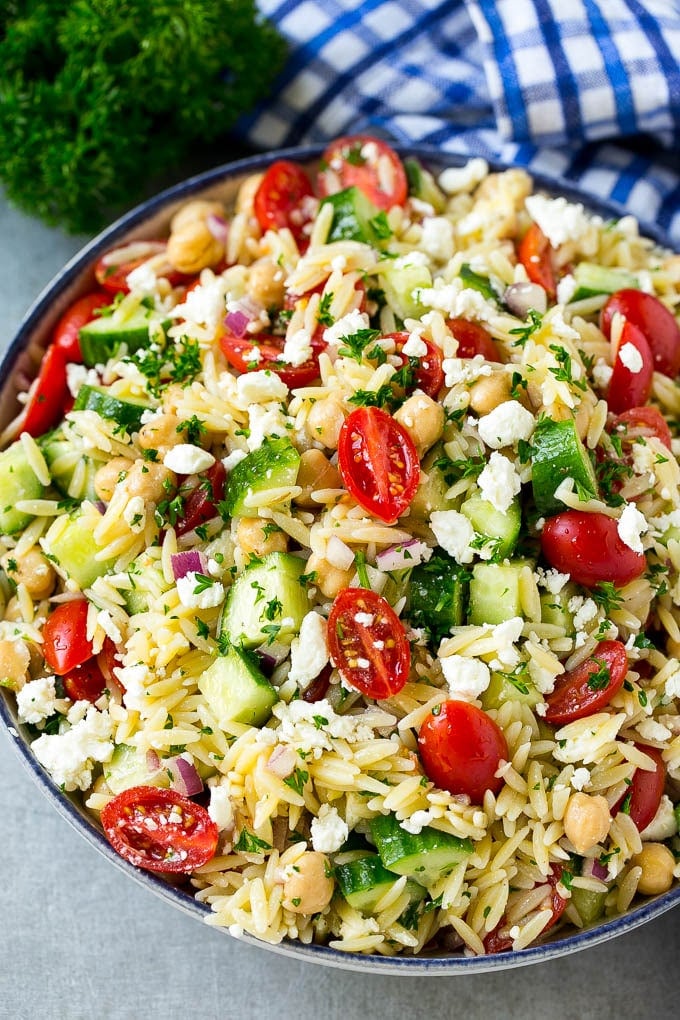 Orzo Salad Recipe | Orzo Pasta Salad | Greek Orzo Salad | Mediterranean Orzo Salad #pastasalad #orzo #greekfood #salad #fuyos Greek orzo salad with pasta, cucumbers, tomatoes and feta cheese.