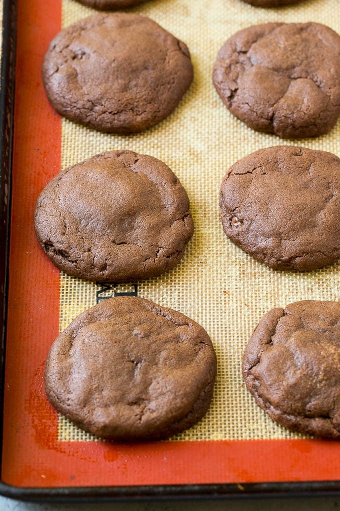 Nutella Cookies Recipe | Nutella Stuffed Cookies | Chocolate Cookies #nutella #chocolate #cookies #baking #dessert #fuyos Baked chocolate stuffed cookies.