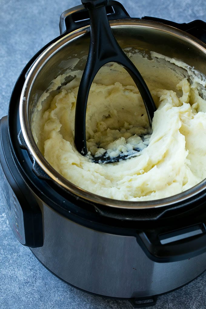 Instant Pot Mashed Potatoes Recipe | Pressure Cooker Mashed Potatoes | Easy Mashed Potatoes #potatoes #sidedish #instantpot #thanksgiving #dinner #fuyos Mashed potatoes in an Instant Pot.