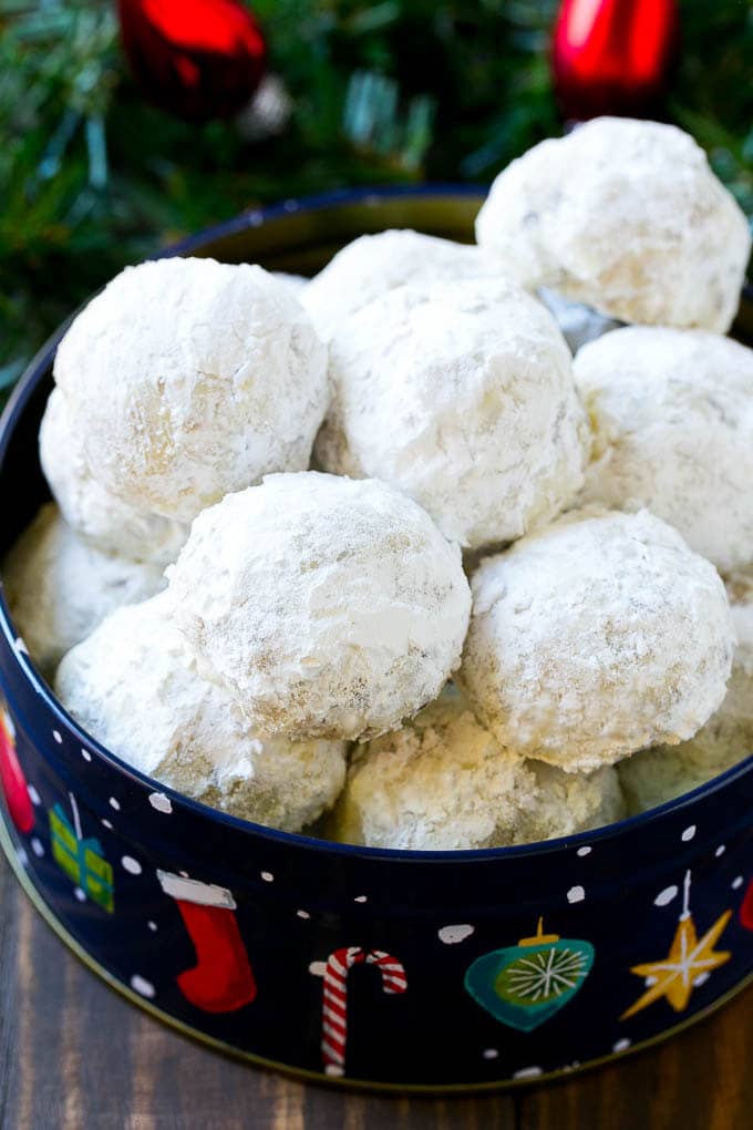 Snowball Cookies Recipe | Mexican Wedding Cookies | Russian Tea Cakes #cookies #pecan #chocolate #baking #dessert #christmas #fuyos Snowball cookies coated in powdered sugar and served in a holiday tin,