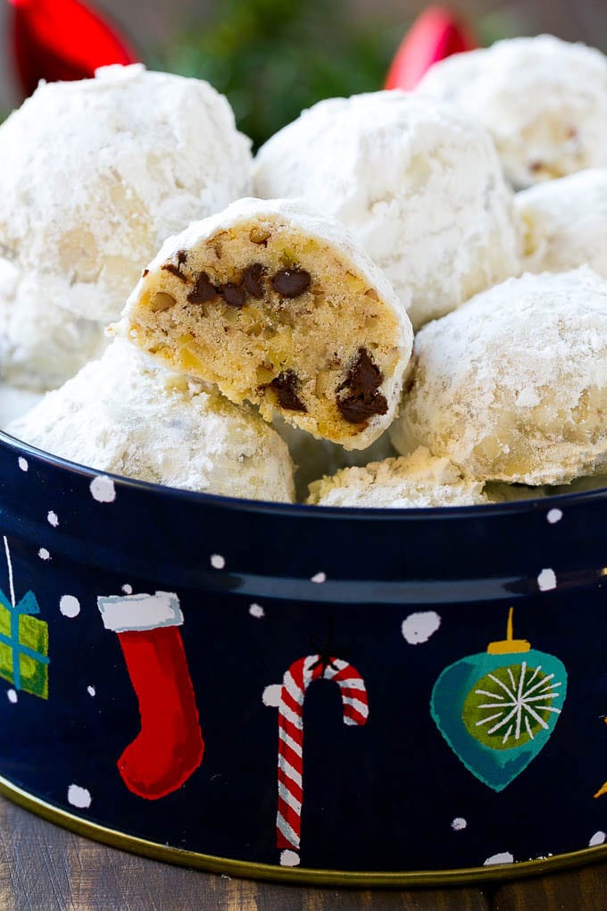 Snowball Cookies Recipe | Mexican Wedding Cookies | Russian Tea Cakes #cookies #pecan #chocolate #baking #dessert #christmas #fuyos The cross section of a pecan chocolate snowball cookie.