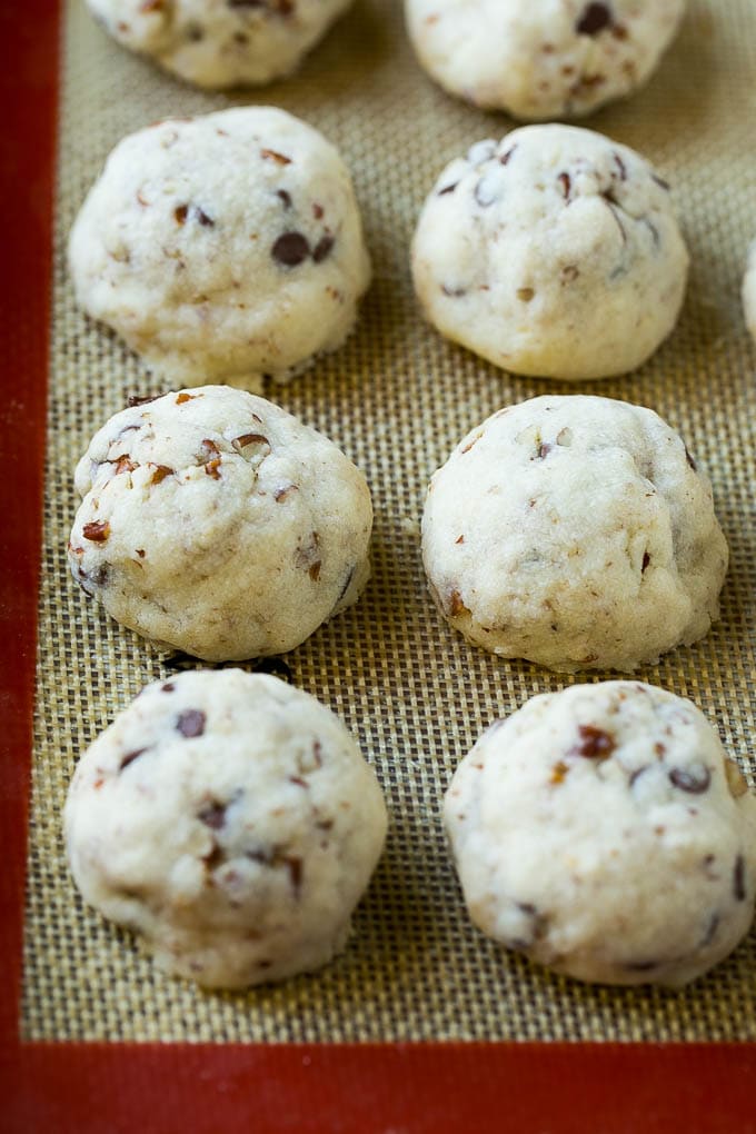 Snowball Cookies Recipe | Mexican Wedding Cookies | Russian Tea Cakes #cookies #pecan #chocolate #baking #dessert #christmas #fuyos Baked snowball cookies on a sheet pan.
