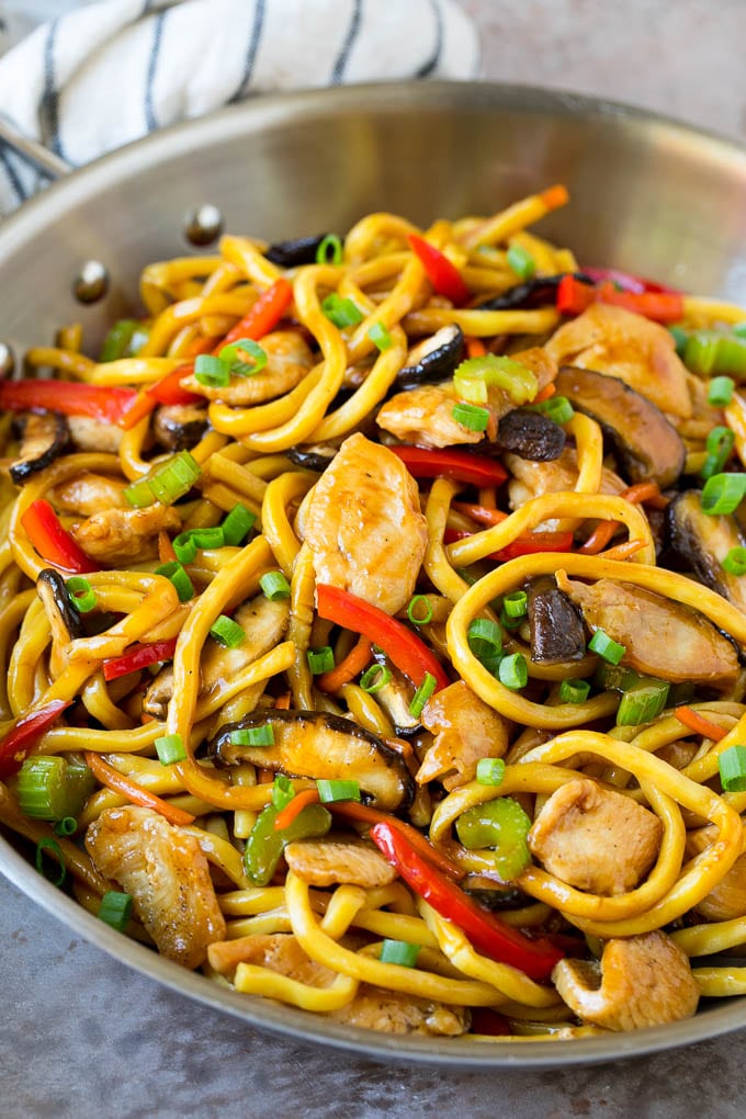 Stir Fry Noodles Recipe | Noodle Stir Fry #chicken #noodles #stirfry #mushrooms #dinner #fuyos Stir fry noodles with chicken and vegetables in a savory sauce.