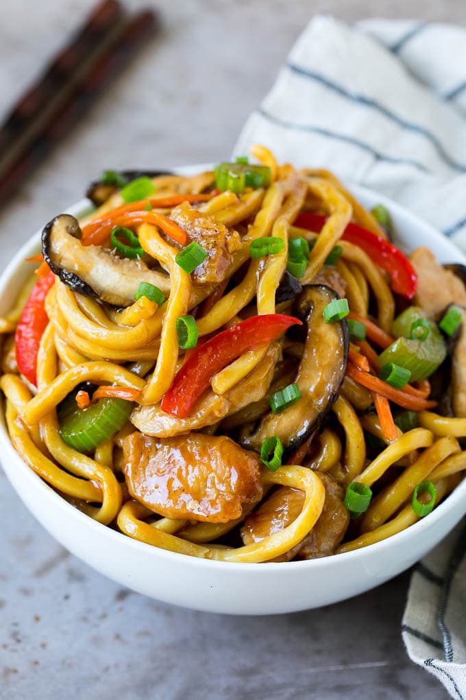 Stir Fry Noodles Recipe | Noodle Stir Fry #chicken #noodles #stirfry #mushrooms #dinner #fuyos A bowl of stir fry noodles with chicken and vegetables.