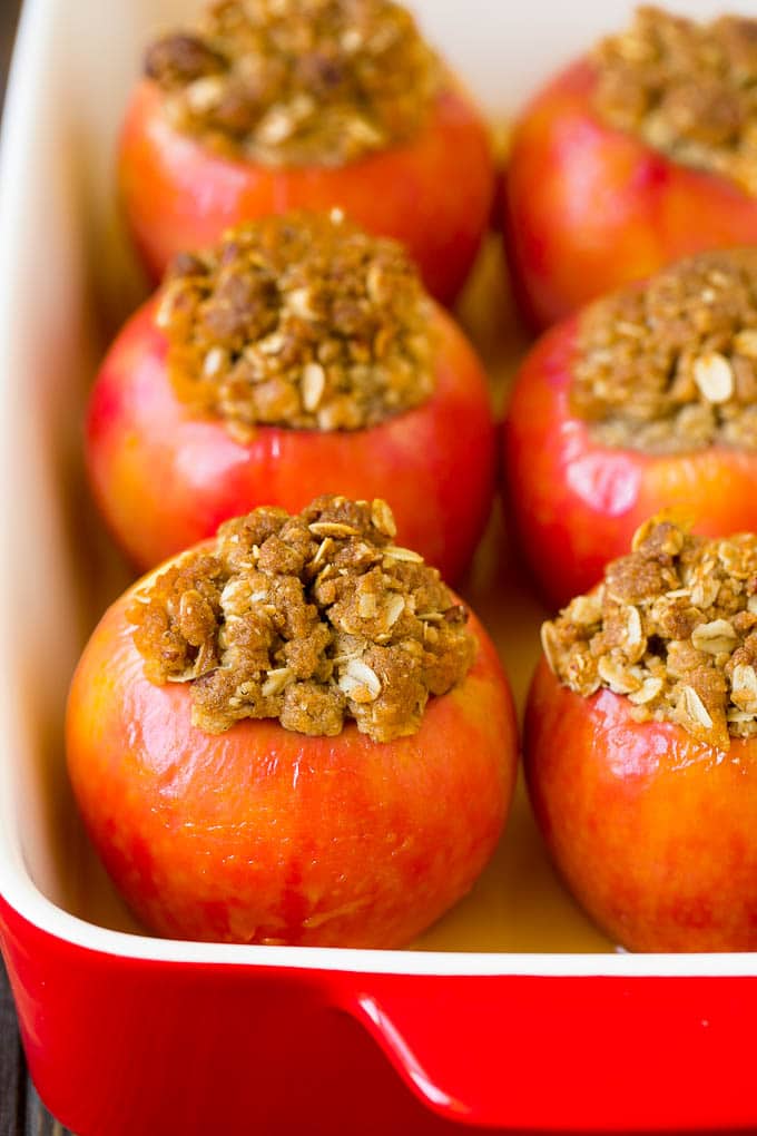 Baked Apples | Stuffed Apples #apples #fall #dessert #sweettooth #fuyos Baked apples filled with oatmeal, brown sugar and walnuts.