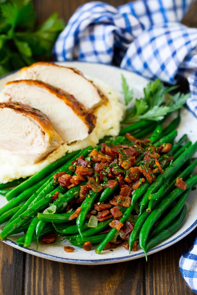 Green Beans with Bacon Recipe | Bacon Green Beans #bacon #greenbeans #sidedish #thanksgiving #veggies #dinner #fuyos Green beans with bacon served alongside turkey and mashed potatoes.