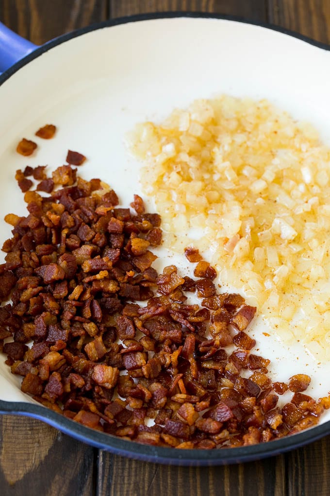 Green Beans with Bacon Recipe | Bacon Green Beans #bacon #greenbeans #sidedish #thanksgiving #veggies #dinner #fuyos Cooked bacon and sauteed onions in a skillet.