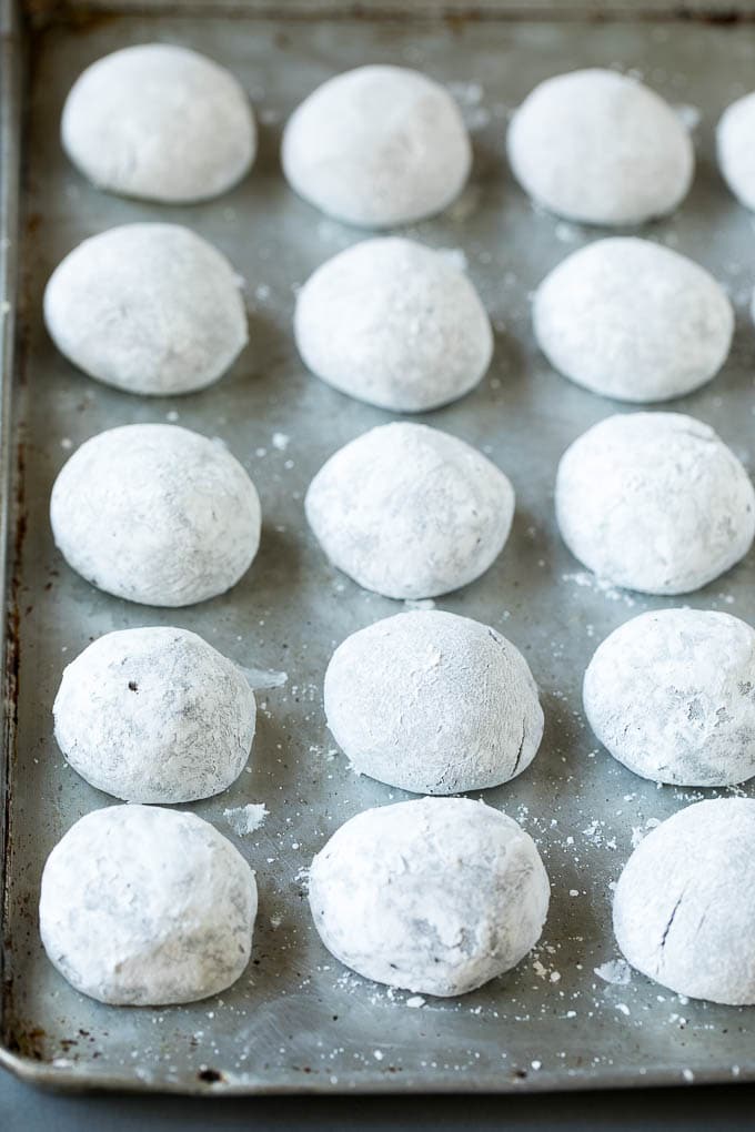 Chocolate Crinkle Cookies Recipe #cookies #chocolate #christmas #dessert #baking #fuyos Balls of cookie dough rolled in powdered sugar.