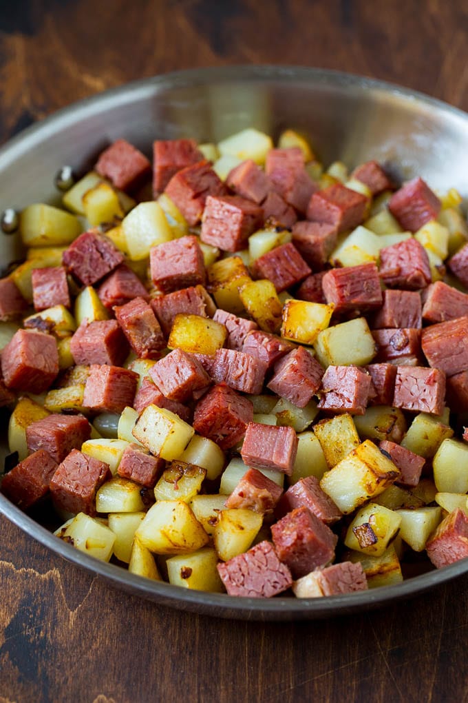 Corned Beef Hash Recipe #hash #cornedbeef #stpatricksday #breakfast #brunch #potatoes #fuyos Corned beef and potatoes cooked together in a pan.