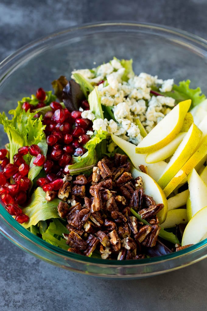 Pear Salad Recipe #salad #pears #fall #winter #dinner #fuyos Lettuce with sliced pears, blue cheese and pecans on top.