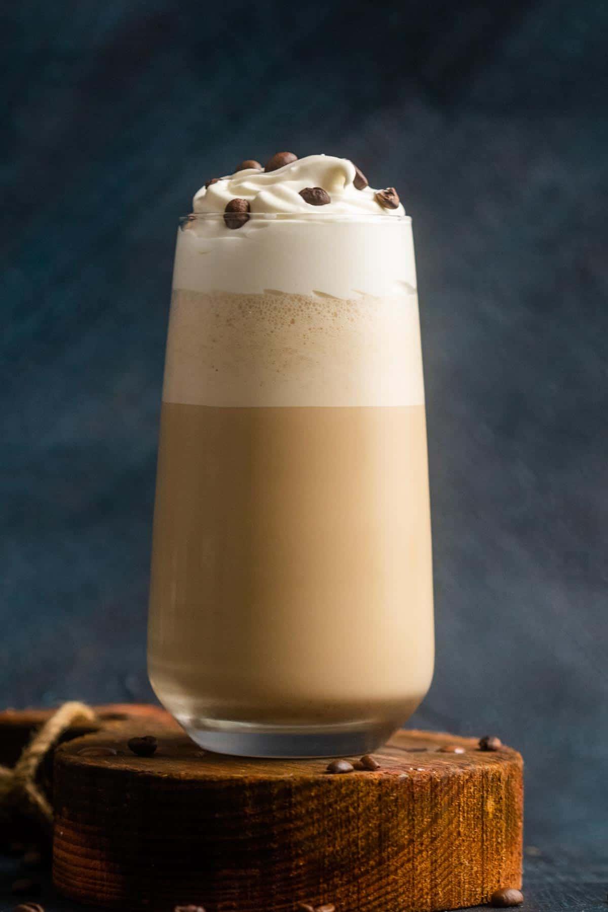 Caffè Freddo – Tre Modi 2 Caffè freddo classico stile bar servito in un bicchiere alto