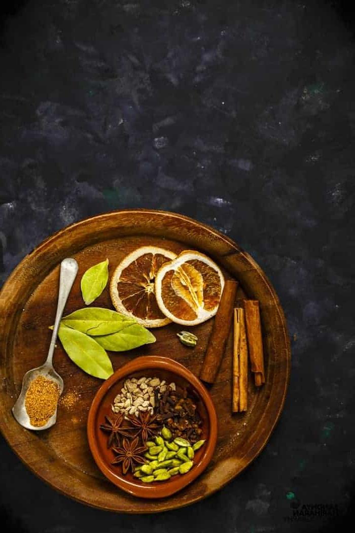 Ingredienti Freschi e Spezie Aromatiche Ingredienti per il vin brulé analcolico