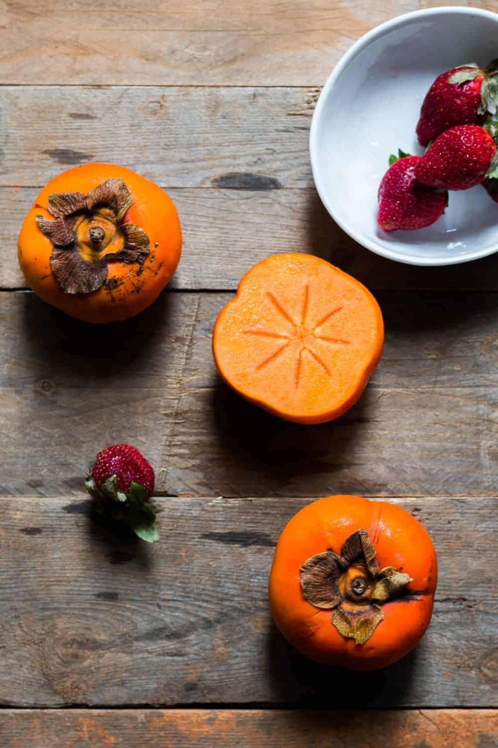 Cachi Fuyu per Ricette Invernale Un'immagine di cachi freschi