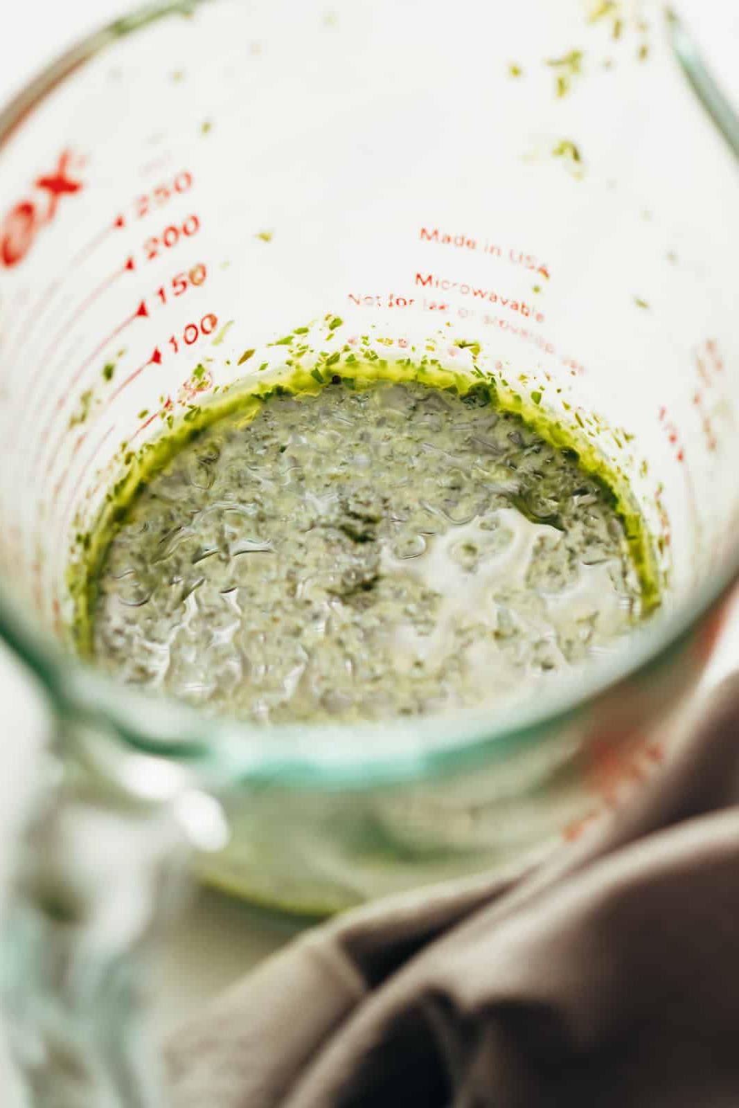 Vinaigrette per insalata di orzo e pollo