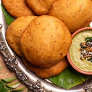 **Brioche di Mangalore | Brioche alla Banana** 4 Mangalore Buns con chutney e tè