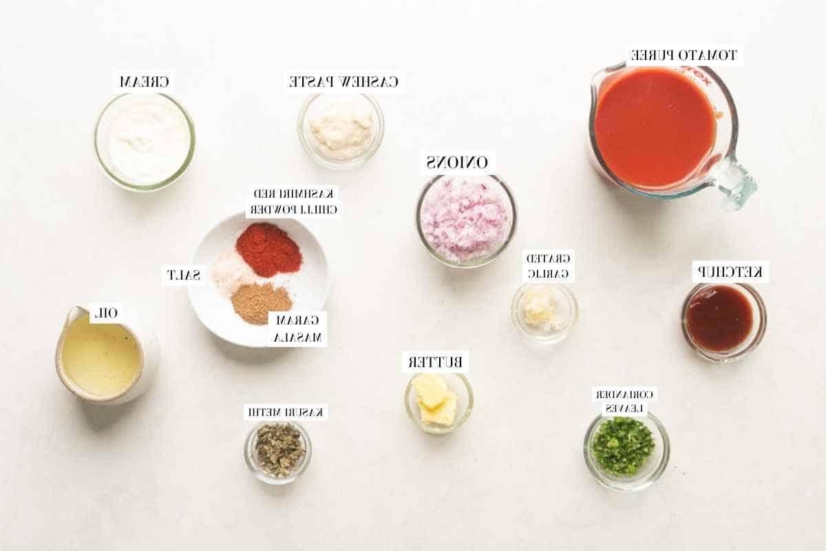 Instant Pot Pollo Tikka Masala 4 Immagine di tutti gli ingredienti per il Pollo Tikka Masala in Instant Pot con testo per identificarli