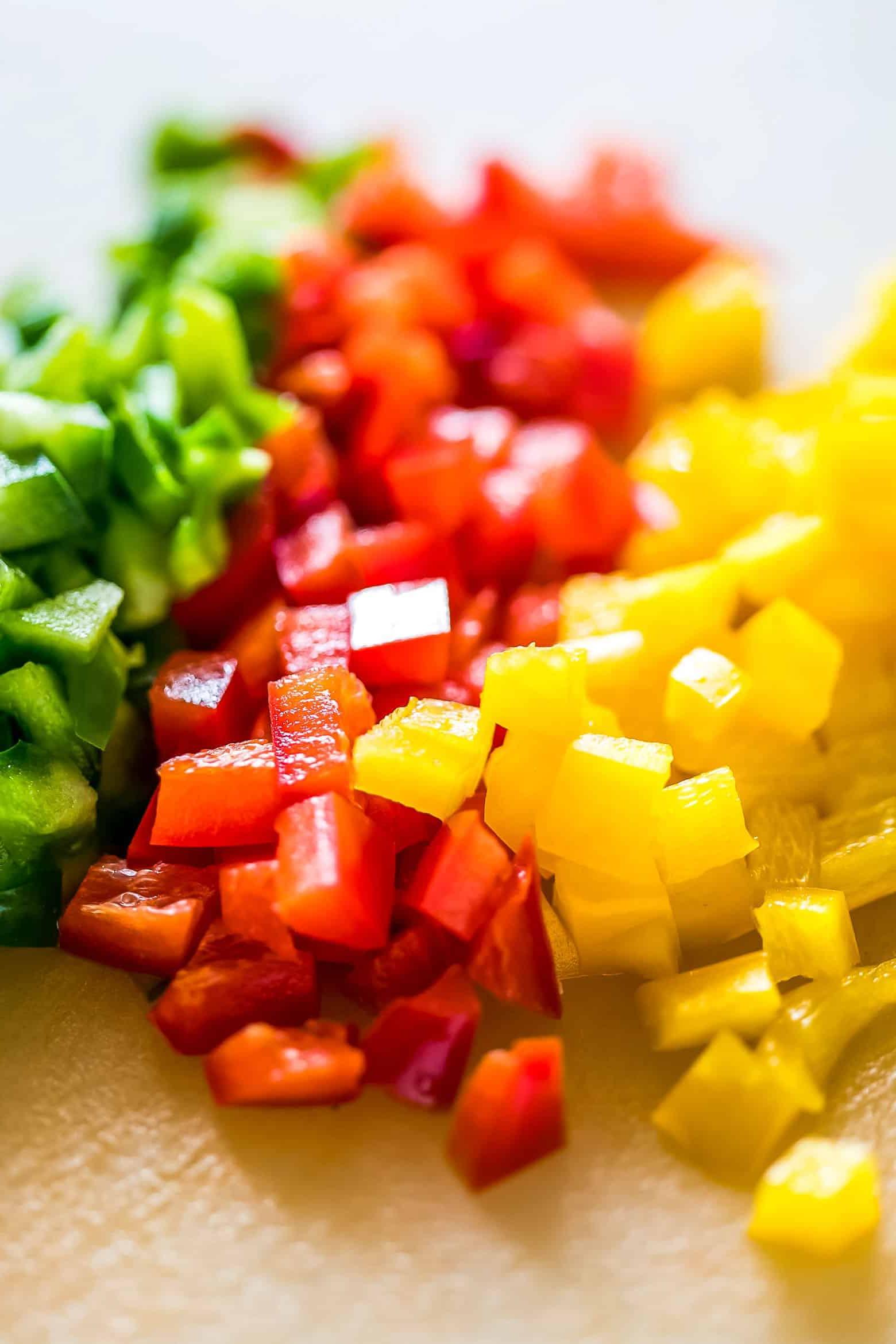 Riso di Cavolfiore Messicano a Basso Contenuto di Carboidrati (Paleo, Vegano, Keto) 3 Riso di Cavolfiore Messicano a Basso Contenuto di Carboidrati: Un contorno sano, adatto a diete Paleo, Keto e Vegan, ricco di sapori messicani e pronto in 30 minuti!