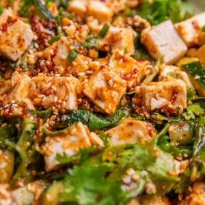Insalata Asiatica di Cetrioli con Tofu 5 A close up image of Asian cucumber salad to show it's texture