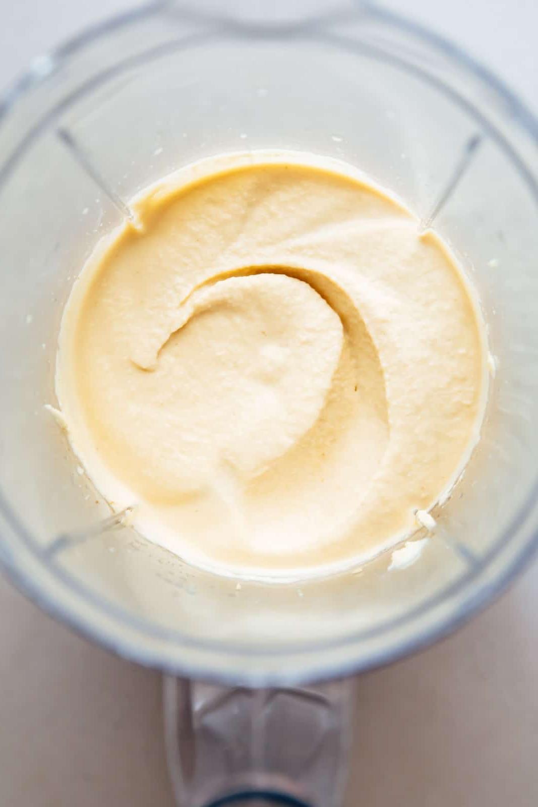 Come preparare l'Hummus a casa leggero e soffice 6 Frullare l'hummus fino a renderlo liscio