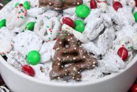 Easy No Bake Christmas Puppy Chow