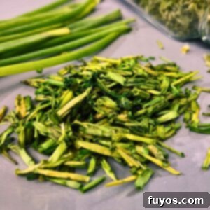 Quick and Easy Microwave Dried Chives 8 how to dry chives in the microwave dinners done quick featured image
