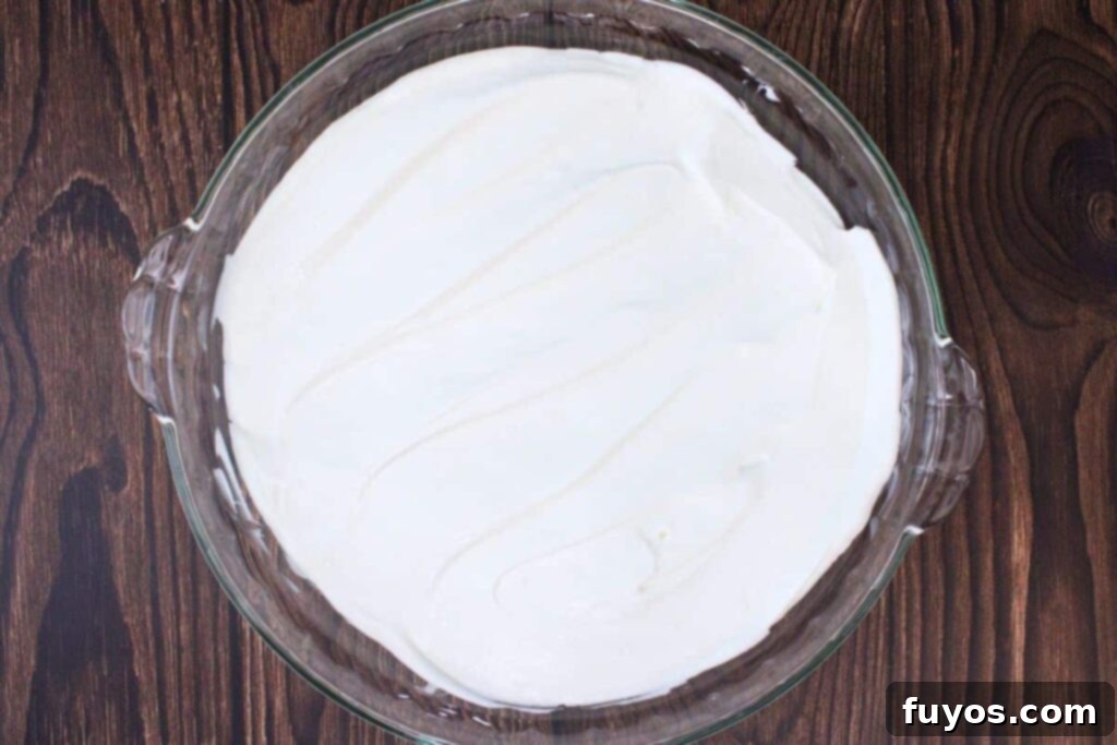 spread cream cheese mixture into pie plate