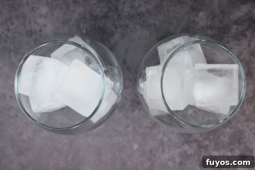 Applebee's Tipsy Reindeer: Your Homemade Holiday Cocktail 5 Step 1: Fill a goblet glass with ice for the Tipsy Reindeer drink