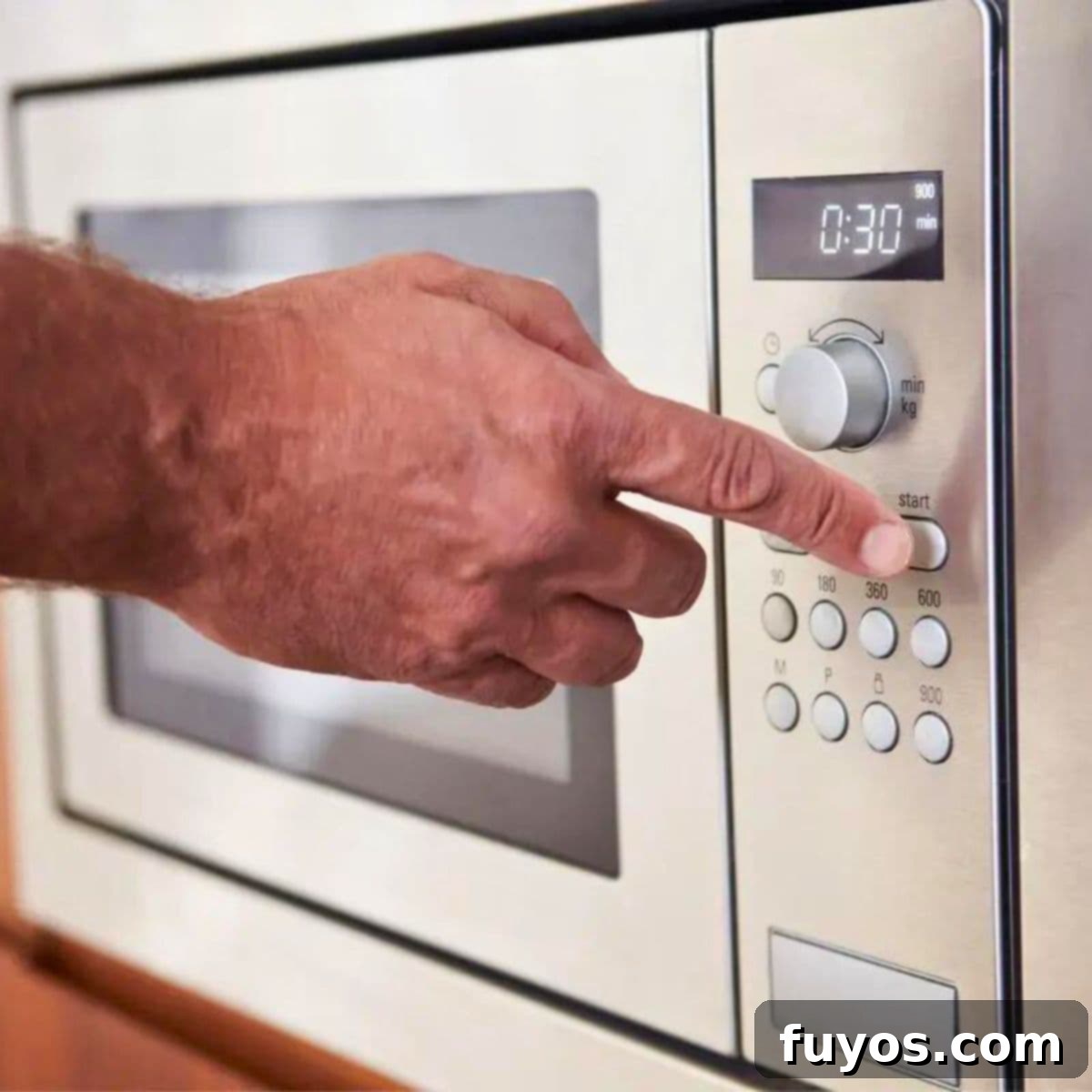 Adjusting the Time on Your Samsung Microwave 2 How To Set The Clock On A Samsung Microwave featured image