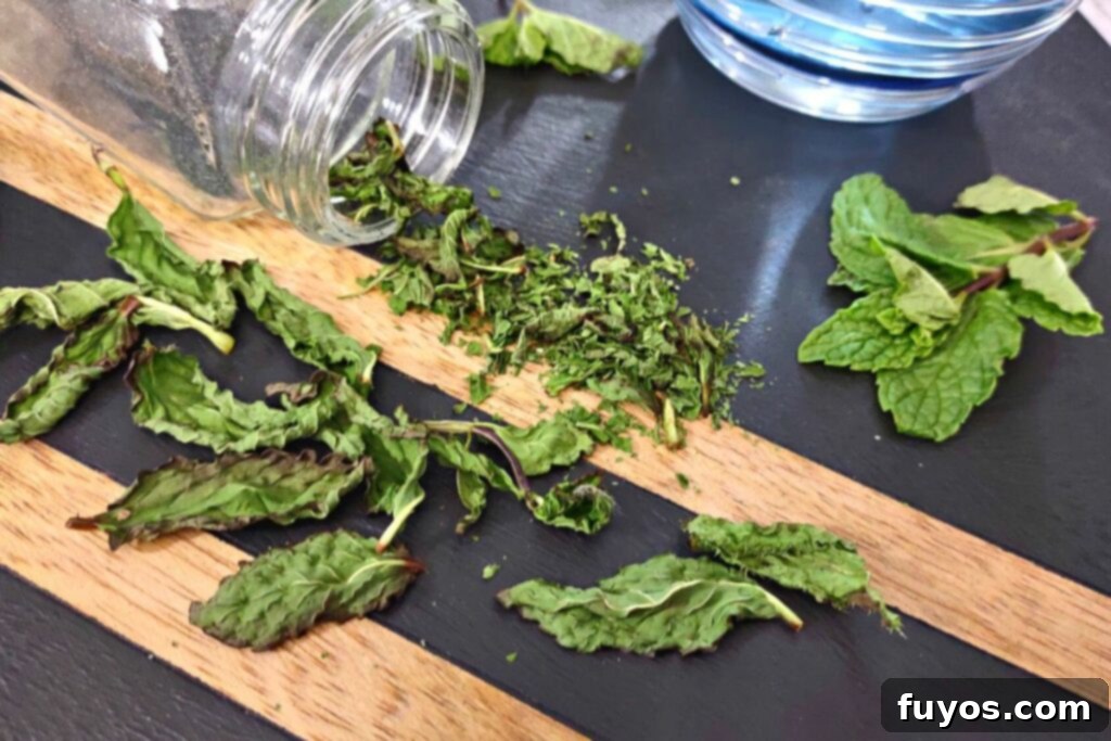 Dry Mint in Minutes: Microwave Method 2 Fresh mint leaves arranged on a microwave-safe plate with paper towels, ready for drying.